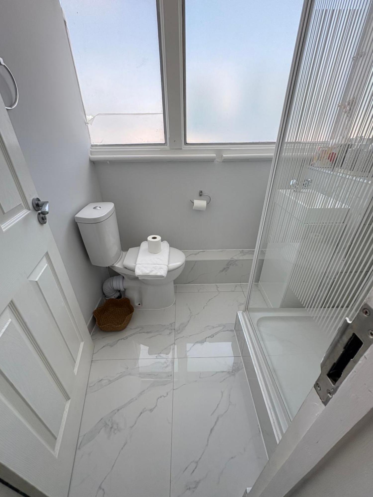 Private In North En-suite Homestay London