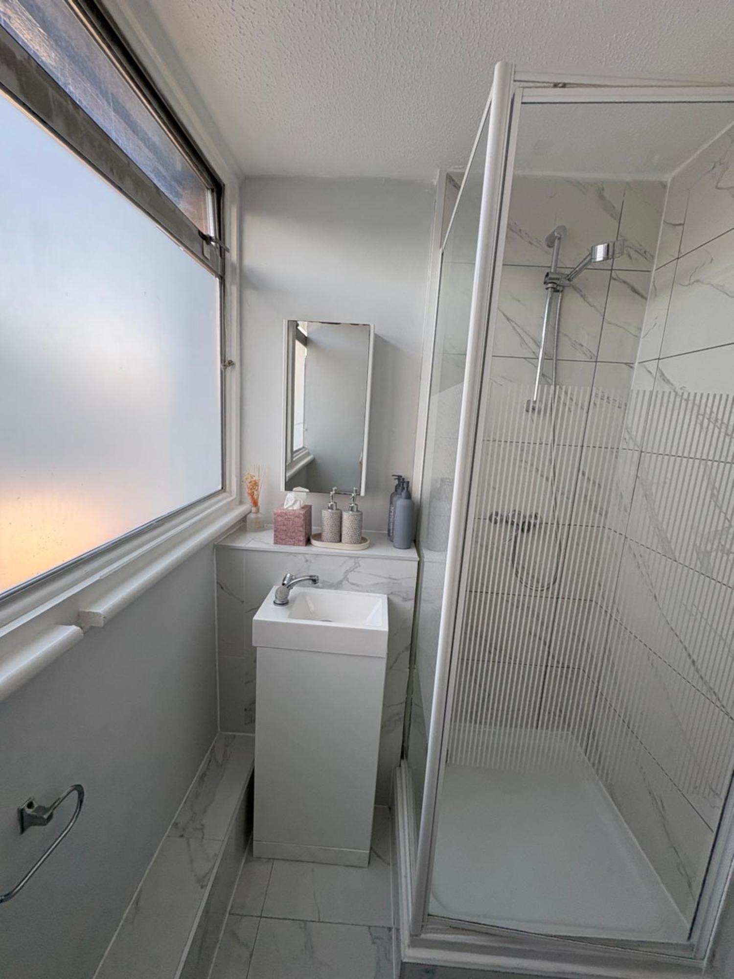 Private In North En-suite * London